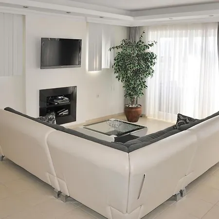 Sleeps 6 Pool Air Con Wifi *